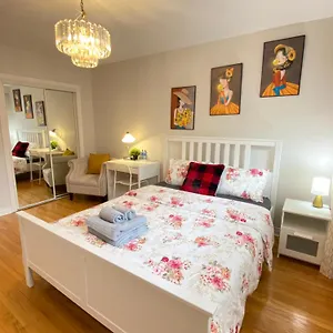 Sunny House - Main Floor, Free Parking, In Toronto